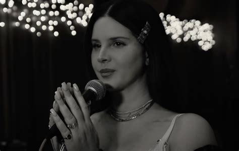 what kind of music does lana del rey sing? exploring the depths of her artistic universe