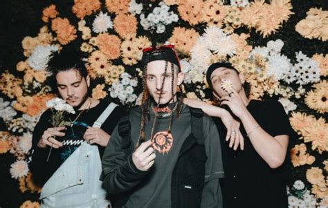 what music genre is chase atlantic? Chase Atlantic, the American singer-songwriter and producer, has carved out a unique niche in the music industry, blending elements of hip-hop, electronic dance music (EDM), and R&B to create a sound that is both fresh and instantly recognizable.